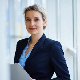 Frau im Businessblazer